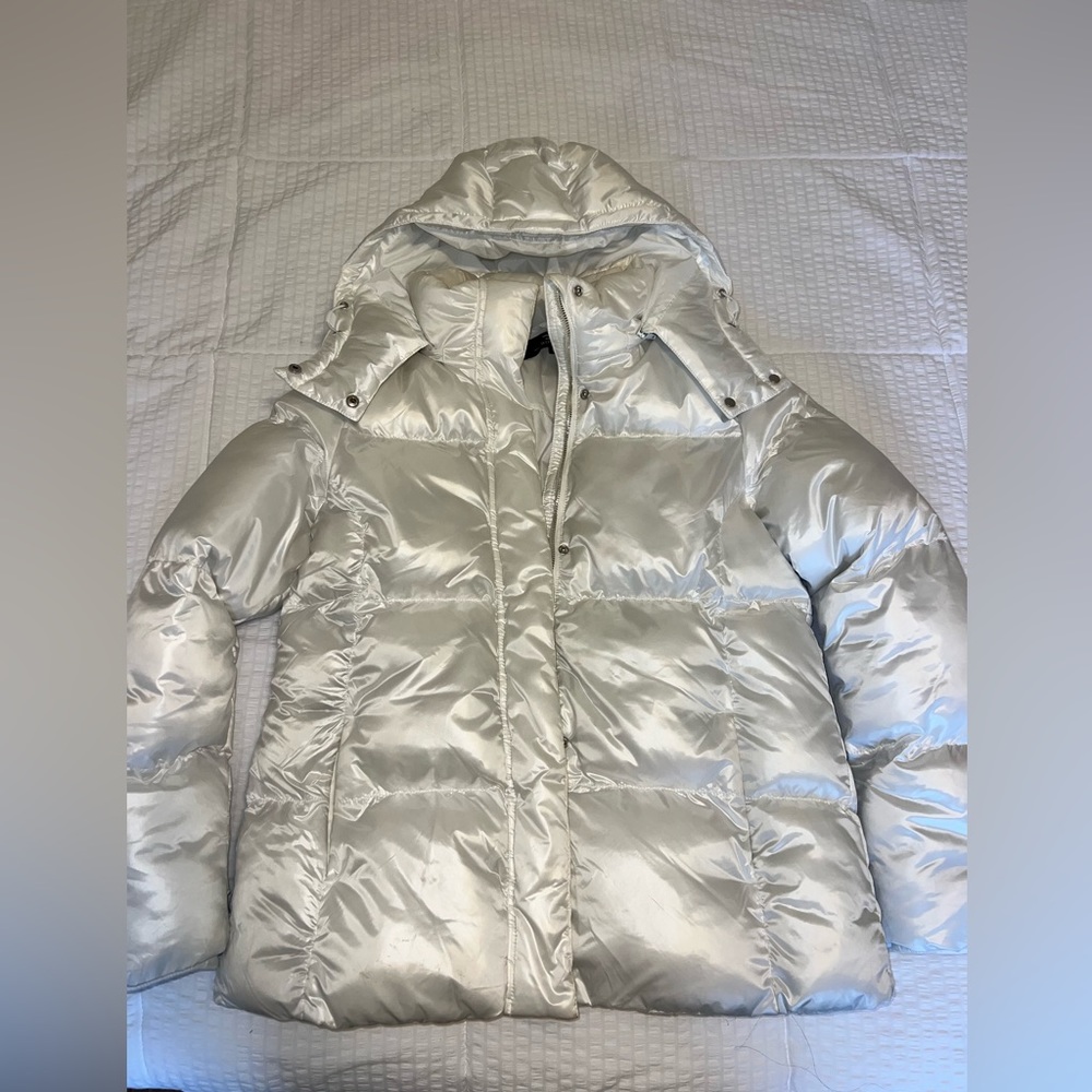 Jordan Craig Women’s White Puffer Jacket With Removable Hood and Pockets